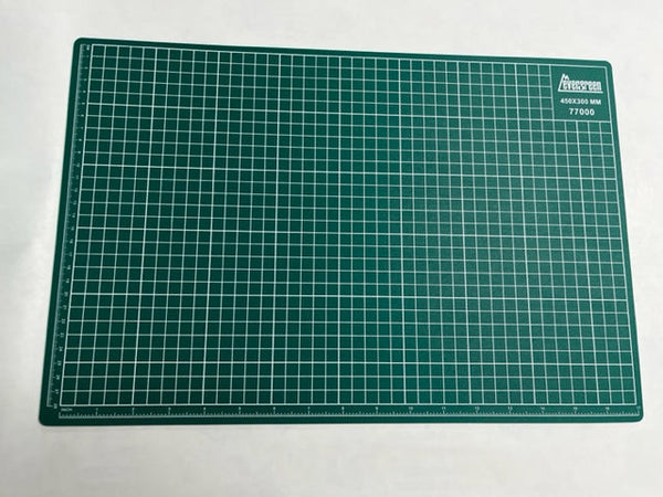 77000 CUTTING MAT 17" X 11" (450 MM X 300MM)